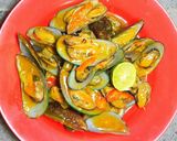 Foto langkah ke 4 dari resep Kerang hijau saus padang ala mamicay.