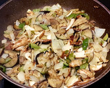 Foto del paso 9 de la receta: Jaiba Azul Chili Crab Thai Style en salsa cremosa de huevo