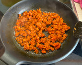 Foto del paso 3 de la receta: Setas con picadillo de chorizo y queso de cabra