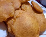 A picture of step 3 of Aalo ke pakoray.