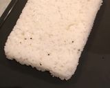 Une image de l'étape 2 de Crispy rice with spicy salmon.