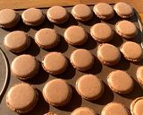 Foto del passaggio 9 della ricetta Vegan Macarons con aquafaba