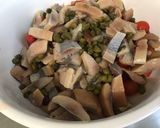 Une image de l'étape 10 de Salade de pommes de terre aux harengs, légumes et câpres.