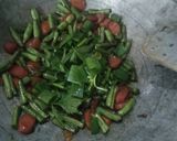 Foto langkah ke 3 dari resep 87. Tumis Buncis dengan Sosis.
