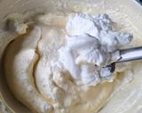 Une image de l'étape 2 de Gâteau soufflé à la ricotta et pomme.