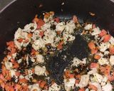 A picture of step 4 of Hot 'n' Sour Chicken soup.