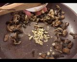 Foto langkah ke 3 dari resep Eps.7 Spaghetti Creamy Mushroom.