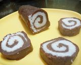 A picture of step 8 of Choco coconut roll.