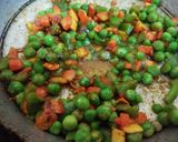 A picture of step 1 of Maggi Cabbage Patra.