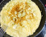 Foto del paso 4 de la receta: Tortilla de calabacín y cebolla