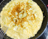Foto del paso 4 de la receta: Tortilla de calabacín y cebolla