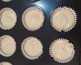 Foto langkah ke 4 dari resep Cupcake lembut hias butter cream.