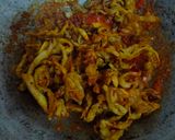 Foto langkah ke 5 dari resep Tumis Jamur Kemangi.