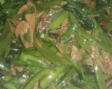 Foto langkah ke 5 dari resep Tumis kangkung rebon.