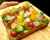 รูปขั้นตอนการทำที่ 3 ของ ขนมปังปิ้งมะม่วงกัวคาโมเล ง่าย ได้สีสัน Mango Guacamole Toast