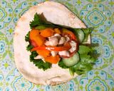 Foto del paso 3 de la receta: Wrap de pollo y verduras