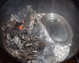 Przepis na wędzone na grillu kacze udka z sosem melasowym krok przepisu 2 zdjęcie