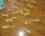 Foto del paso 9 de la receta: Tallarines caseros y moñitos para la sopa