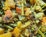 ডাঁটা দিয়ে পাঁচমিশালী সব্জী (data diye panchmishali sabji recipe in Bengali) রেসিপির ধাপ 5 ছবি