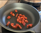 Foto del paso 1 de la receta: Pulpo con chorizo