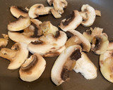 Foto del paso 1 de la receta: Tortipizza funghi: champiñón jamón y queso