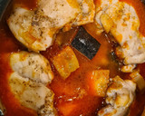 Foto del paso 5 de la receta: Contramuslos de pollo en salsa de berenjena, calabaza y curry