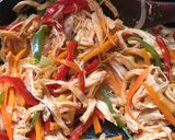 Foto del paso 3 de la receta: Pollo desmechado con vegetales
