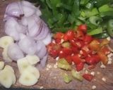 Foto langkah ke 2 dari resep Indomie goreng cabe ijo.