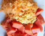 A picture of step 1 of Caro-Papaya juice.