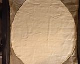 Une image de l'étape 3 de Pizza blanche au jambon et pecorino.