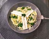 Foto del paso 6 de la receta: Tallarines ahumados con espinacas y queso trufado
