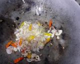 Foto langkah ke 3 dari resep Tumis jamur sawit.