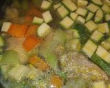 Foto del paso 2 de la receta: Caldo de pollo estilo wence
