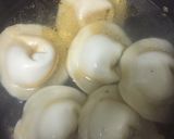 Foto del paso 9 de la receta: Cappelettis de pollo zanahoria cebolla y queso con salsa