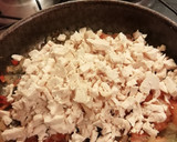 Foto del paso 2 de la receta: Dos recetas con pollo cocido. Canelones y pastel de papa sin carne vacuna y menos papa!