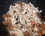 Foto langkah ke 4 dari resep Ayam Jamur Ala Bakmie GM.