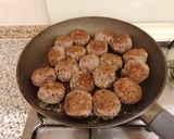 Foto del passaggio 4 della ricetta Polpette con mix di cavolo cappuccio
