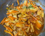 Foto langkah ke 6 dari resep Gurame saus asam pedas.