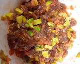 Foto del paso 4 de la receta: Tomate relleno de tartar de atún y aguacate