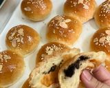 Hình bước làm 3 của món Bánh mì ngọt nhân socola
