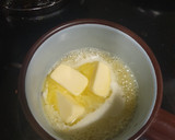 Foto del paso 2 de la receta: Salmón noruego en salsa holandesa con guarnición caramelizada