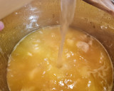 Foto del paso 4 de la receta: Dados de pollo al cava en salsa de cebolla y cúrcuma