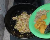 Foto langkah ke 2 dari resep Nasi Goreng Kunyit.