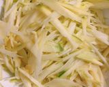 Hình bước làm 2 của món Nộm xoài ruốc