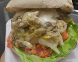 Foto del paso 10 de la receta: Sándwich con muchos vegetales y pollo🥙🥯🧅🍆🍗🥪