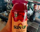 รูปขั้นตอนการทำที่ 1 ของ Strawberry Latte