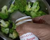 A picture of step 2 of Broccoli and Mung bean Sprouts Medley.