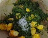A picture of step 4 of Kochu Pata Chingri.