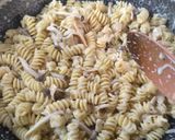 Foto langkah ke 5 dari resep Fusilli Carbonara.