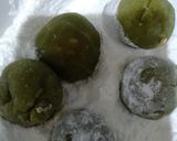 Foto langkah ke 5 dari resep Mochi pandan isi kacang.
